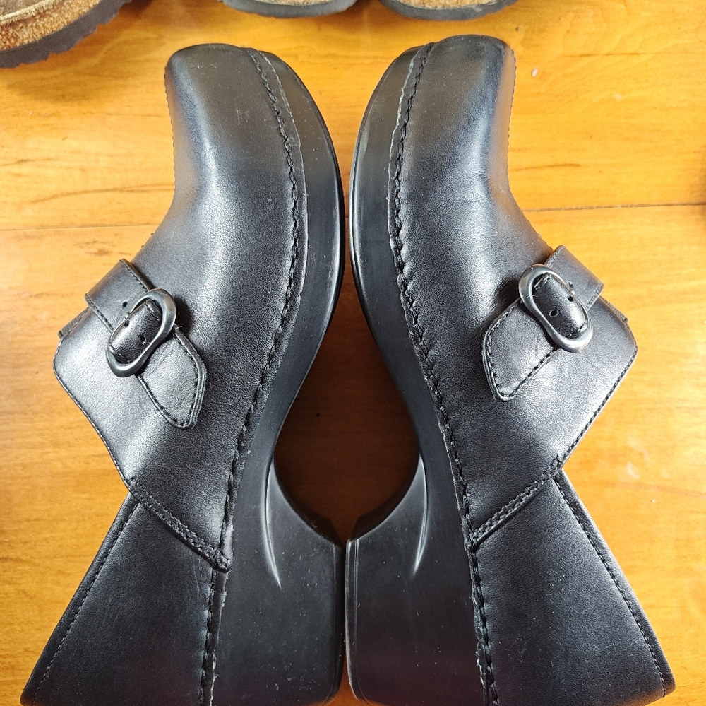 Dansko Solstice Black Leather Split Toe Button Strap Clog – Women’s Size 39 - Picture 10 of 12